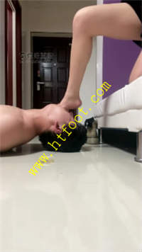 4oi520uhotv.jpg