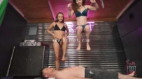 26322  暴力跳跺！可爱Luna和女神Naomi组队超暴力跳跺怂男！踩头跺裆爆内脏！