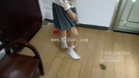 27537  梦瑶 白袜踩大牛蛙