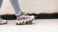 22068【茜茜美】- 双节旅行户外-超脏运动鞋踩蛋糕CAKE！