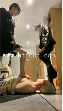 TL17212 伊茜S丹顶鹤无限全体重深喉踩喉踩脸41分钟