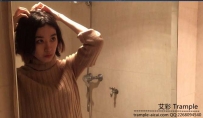 12475【碎蛋娇娃】两美女暴力惩治色心电视修理工