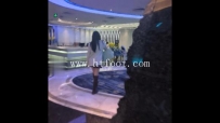 AC321  B753 - 无意识黑色长靴美女后伸踩全手