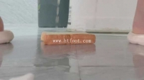 34871  酷黑莓子裸足踩踏圣水面包