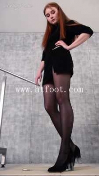 35472 优雅美女性感长腿黑丝高跟的金鱼游戏