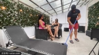 27026  肌肉猛男沦为狗！跪舔拜金女臭汗脚喝洗脚水！练这么壮依然被女人欺负真丢人