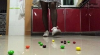14459 黑丝帆布鞋踩花生巧克力豆