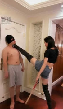 TL7548 蜜桃儿S 脚窒息腿夹搏击贱货