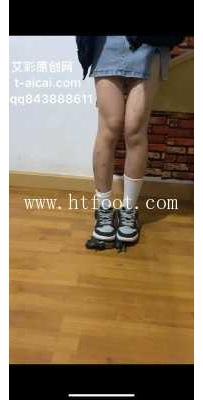 27210  婷婷运动鞋白袜爆踩三蛙