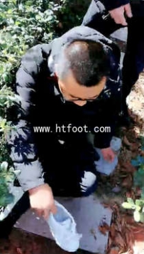 TL11822 御灵学姐 楼道公园玩弄2只狗狗