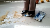 31114  高跟帆布鞋踩食物
