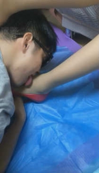 TL8596 港深女S 香港狗舔脚底