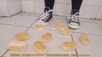 22439【哚儿】帆布鞋暴力制作面包狗粮 强制入嘴 逼迫舔舐