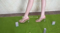 35742  GTS女巨人雪儿高跟美脚踩踏城市，美脚玩弄小人，刺激语言！
