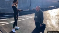 25769  7000美刀极度羞辱ATM奴！大街上下跪交钱舔脏鞋底，还被当狗遛+踢裆！