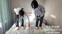 AC355 『chnnsct1818』亲姐妹共同制作狗粮，臭脚蹂躏贱狗