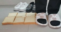 30271  【果冻橙】小姐姐用面包给四双鞋子清理鞋底，附赠小樱裸足踩面包