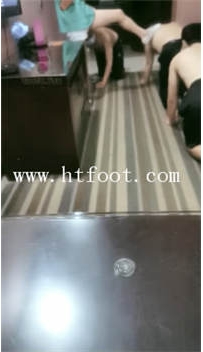 TL15604 阳光夫妻S一GG带两朋友来犯贱67分钟
