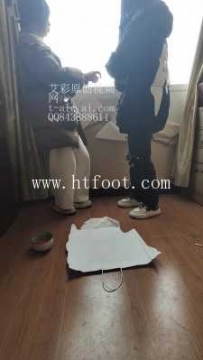 30930  俩女生玩弄小金鱼