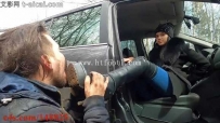 24998 户外跪车底下舔女王15cm高跟皮靴脏鞋底！鞋底上全是臭泥，蹭满脸满嘴