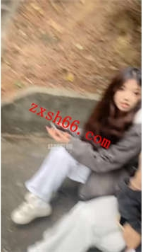 TLZB26388七七小主-户外爬山开发双女主吐口水闻脚67分