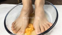28451  送送-踩橘子制作果汁