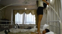 749『奴隶岛』—婷婷初次体验踩踏、踮脚尖碾踩
