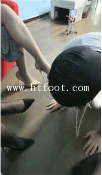 TL14316 女皇陛下三女王齐调乖乖狗42分钟