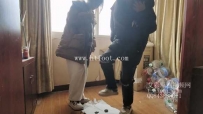 31101  两姐妹踩小龟